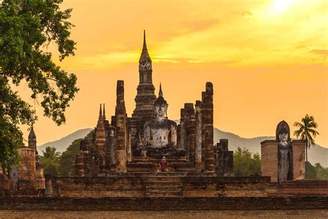 Sự Bùng Nổ Của Văn Minh Sukhothai:  Bắt Đầu Một Kỷ Nguyên Mới Trong Lịch Sử Thái Lan & Sự Phát Triển Thần Kỳ Của Phật Giáo Theravada